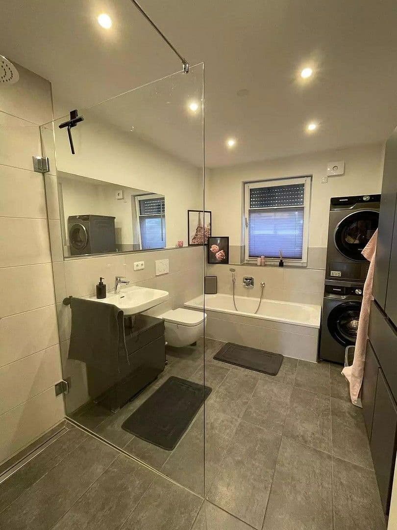 Pronájem bytu 3+1 80 m², Augsburg, Bavorsko Pronájem bytu 3+1 80 m², Augsburg, Bavorsko