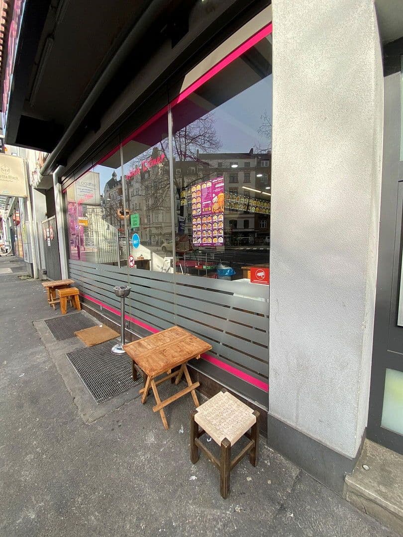 Prodej domu 1.208 m², pozemek 467 m², Dotzheimer Straße 61, Wiesbaden, Hessen Prodej domu 1.208 m², pozemek 467 m², Dotzheimer Straße 61, Wiesbaden, Hessen