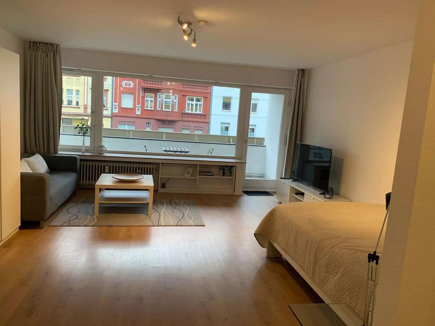 Pronájem bytu 1+1 38 m², Düsseldorf, Severní Porýní-Vestfálsko Pronájem bytu 1+1 38 m², Düsseldorf, Severní Porýní-Vestfálsko