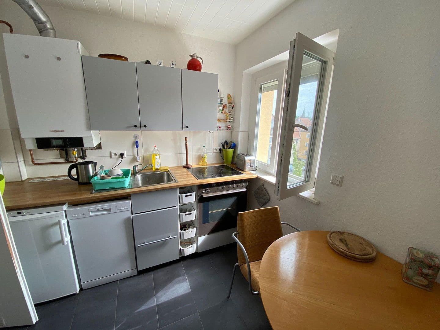 Prodej bytu 4+1 56 m², Stuttgart-Zuffenhausen, Bádensko-Württembersko Prodej bytu 4+1 56 m², Stuttgart-Zuffenhausen, Bádensko-Württembersko