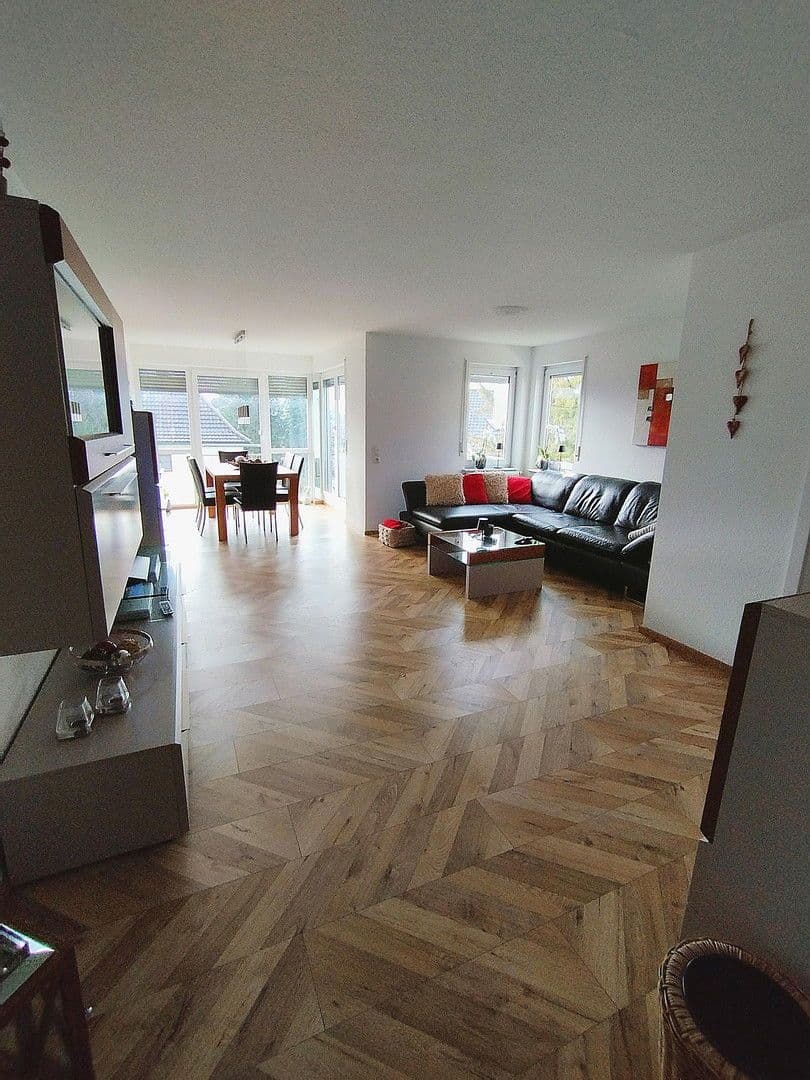 Pronájem bytu 3+kk 85 m², Ebersbach an der Fils, Bádensko-Württembersko Pronájem bytu 3+kk 85 m², Ebersbach an der Fils, Bádensko-Württembersko