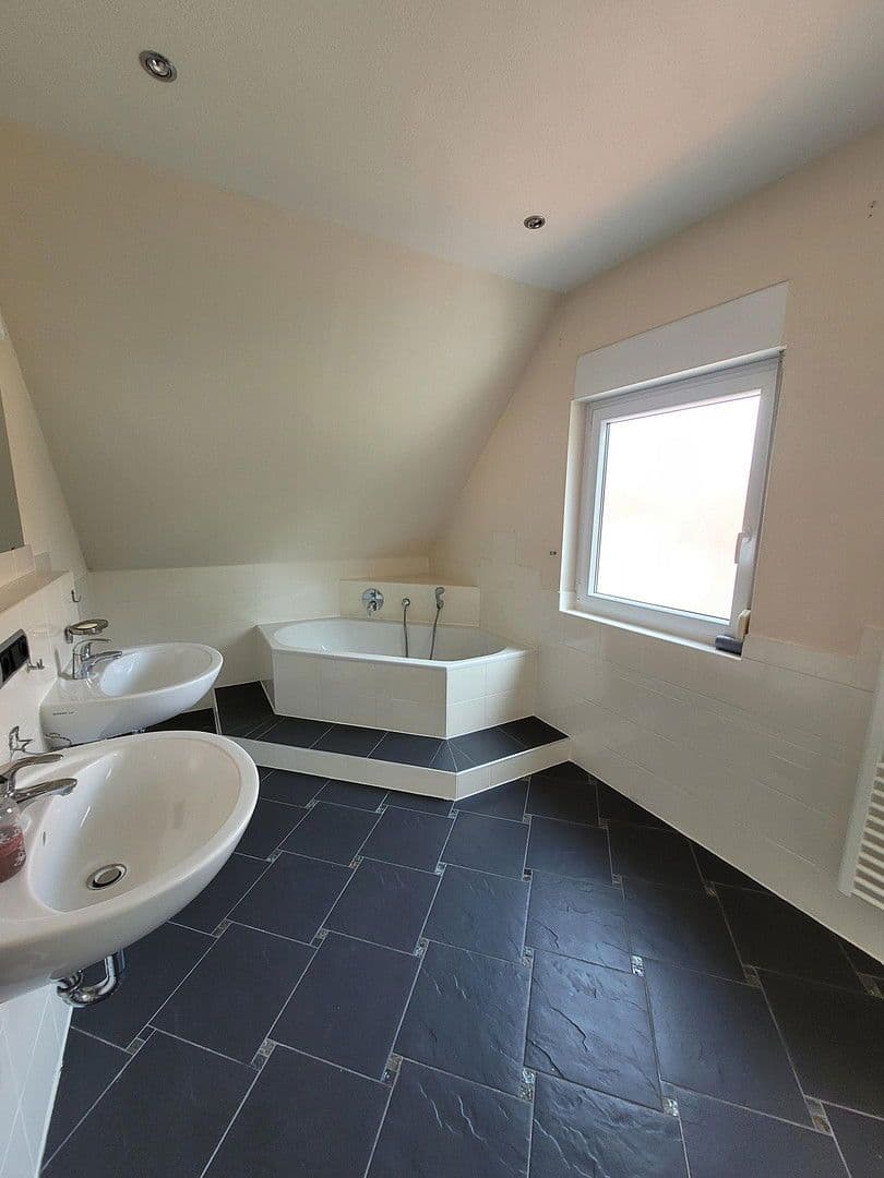 Prodej domu 258 m², pozemek 356 m², Ostfildern, Bádensko-Württembersko Prodej domu 258 m², pozemek 356 m², Ostfildern, Bádensko-Württembersko