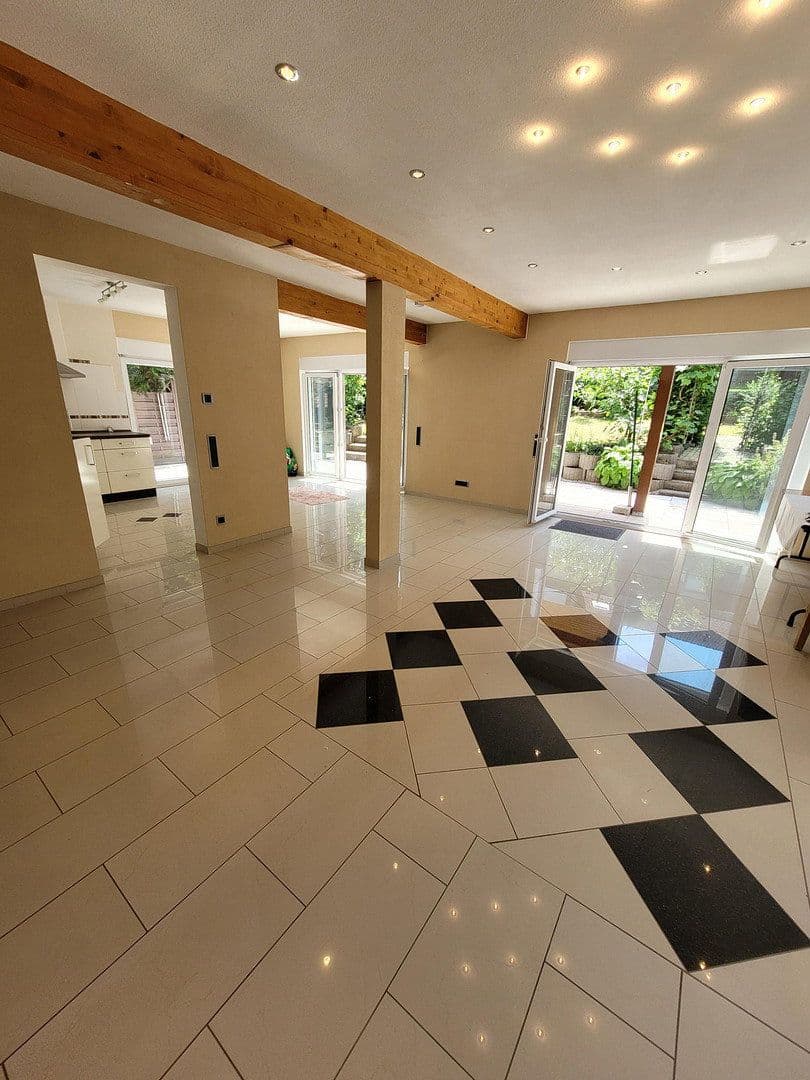 Prodej domu 258 m², pozemek 356 m², Ostfildern, Bádensko-Württembersko Prodej domu 258 m², pozemek 356 m², Ostfildern, Bádensko-Württembersko