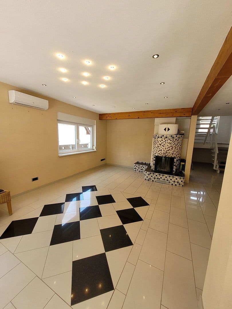 Prodej domu 258 m², pozemek 356 m², Ostfildern, Bádensko-Württembersko Prodej domu 258 m², pozemek 356 m², Ostfildern, Bádensko-Württembersko