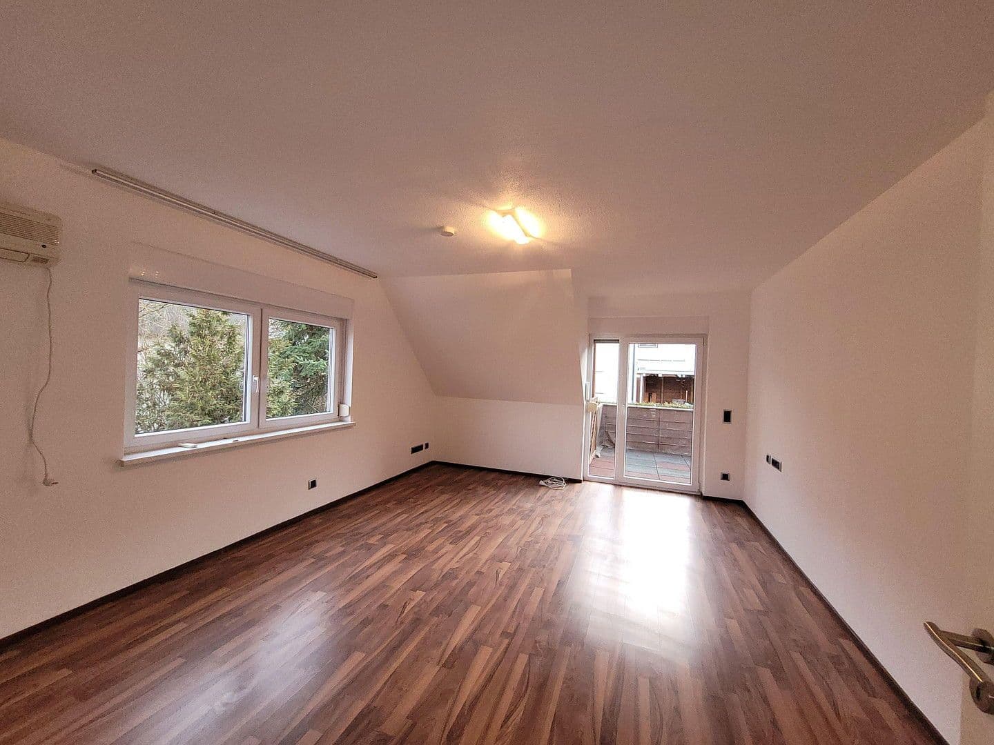 Prodej domu 258 m², pozemek 356 m², Ostfildern, Bádensko-Württembersko Prodej domu 258 m², pozemek 356 m², Ostfildern, Bádensko-Württembersko