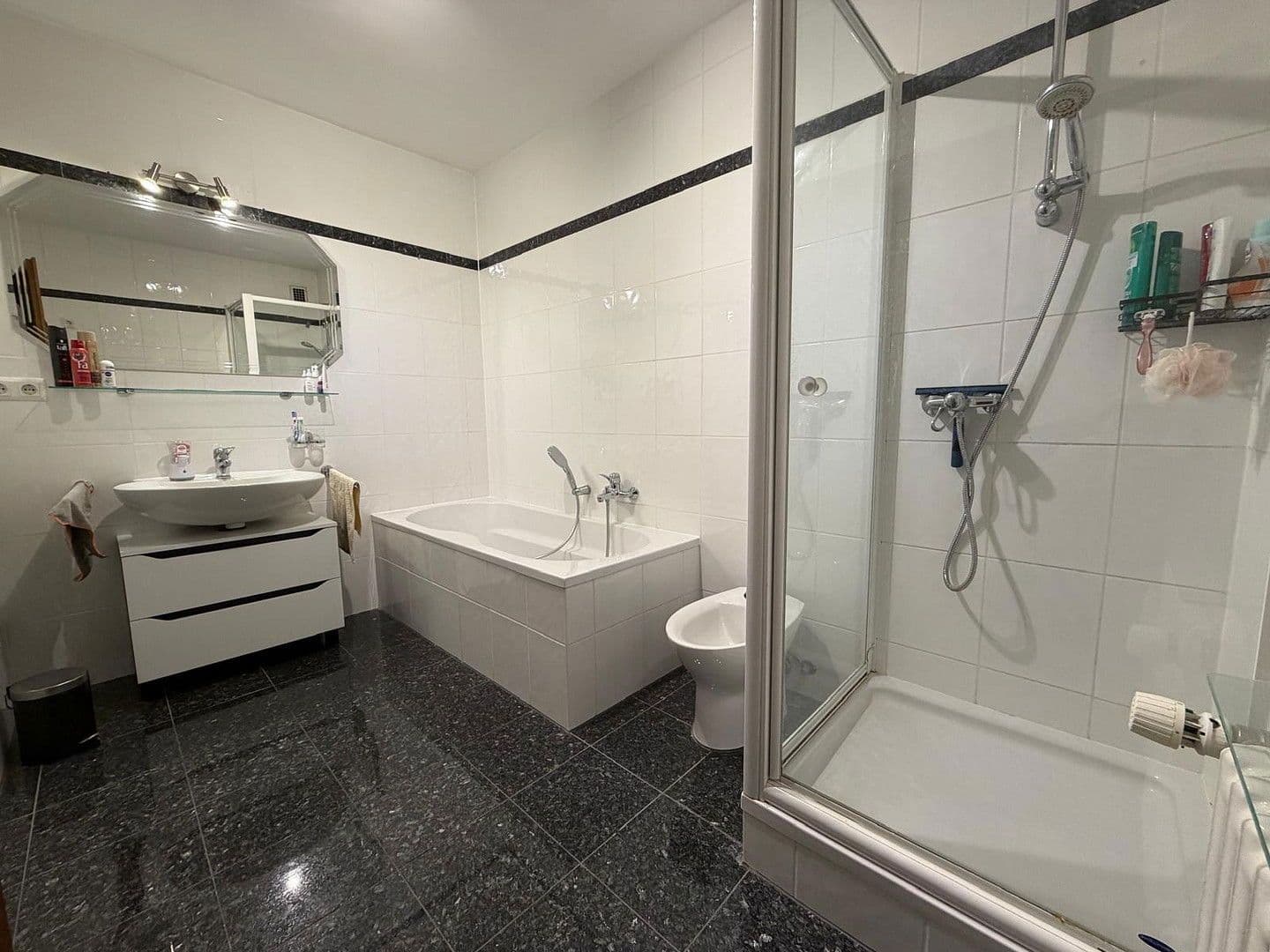 Pronájem bytu 3+1 83 m², Ludwigshafen, Porýní-Falc Pronájem bytu 3+1 83 m², Ludwigshafen, Porýní-Falc