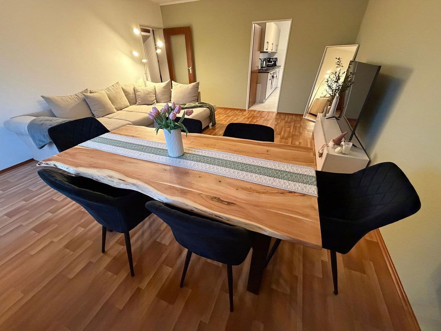 Pronájem bytu 3+1 83 m², Ludwigshafen, Porýní-Falc Pronájem bytu 3+1 83 m², Ludwigshafen, Porýní-Falc