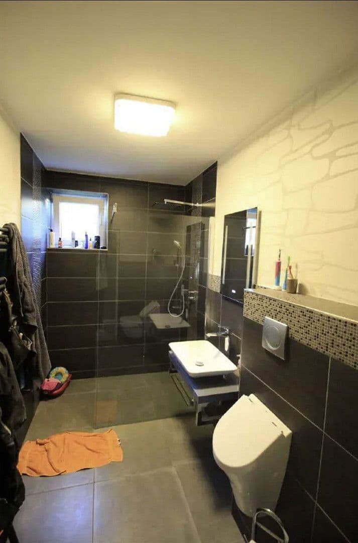 Pronájem bytu 6+1 180 m², Göttschieder Str. 7, Idar-Oberstein, Porýní-Falc Pronájem bytu 6+1 180 m², Göttschieder Str. 7, Idar-Oberstein, Porýní-Falc