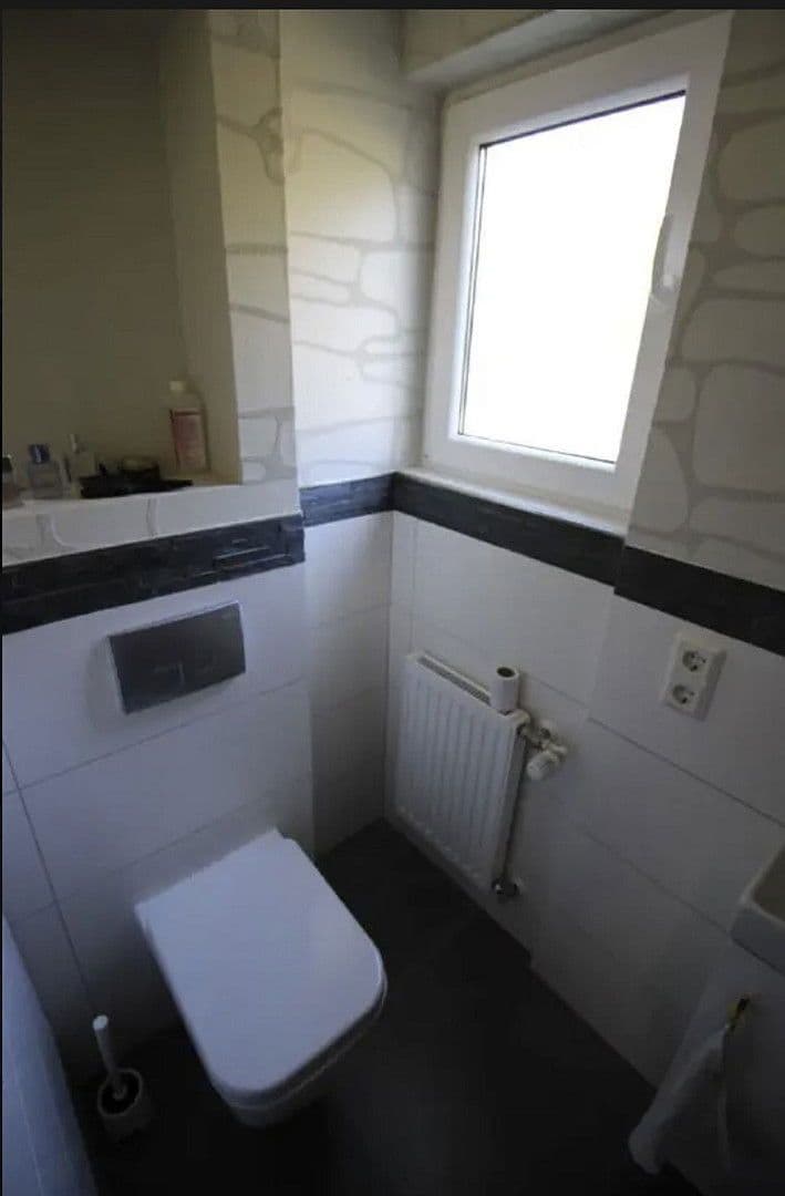 Pronájem bytu 6+1 180 m², Göttschieder Str. 7, Idar-Oberstein, Porýní-Falc Pronájem bytu 6+1 180 m², Göttschieder Str. 7, Idar-Oberstein, Porýní-Falc