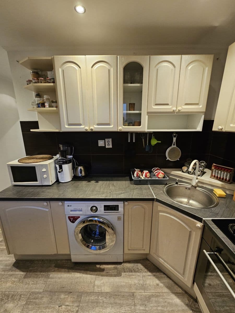 Pronájem bytu 2+1 55 m², Gabajova, Žilina, Žilinský kraj Pronájem bytu 2+1 55 m², Gabajova, Žilina, Žilinský kraj