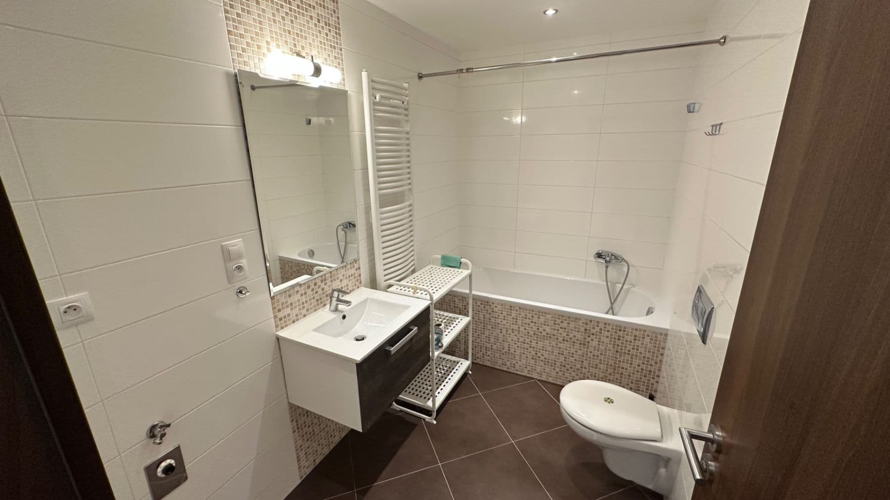 Pronájem bytu 2+kk 60 m², Modenská, Praha, Praha Pronájem bytu 2+kk 60 m², Modenská, Praha, Praha