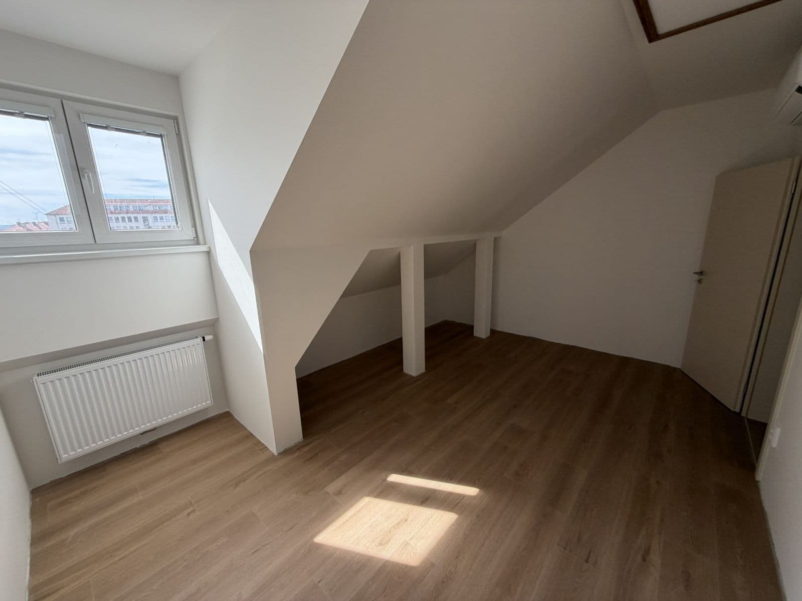 Pronájem bytu 4+kk 130 m², Novohradská, České Budějovice, Jihočeský kraj Pronájem bytu 4+kk 130 m², Novohradská, České Budějovice, Jihočeský kraj