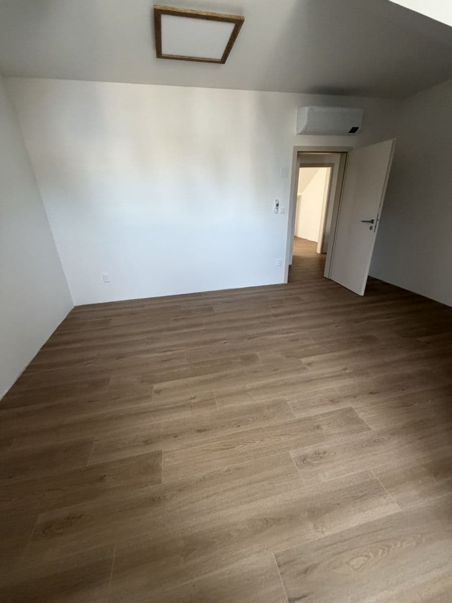 Pronájem bytu 4+kk 130 m², Novohradská, České Budějovice, Jihočeský kraj Pronájem bytu 4+kk 130 m², Novohradská, České Budějovice, Jihočeský kraj