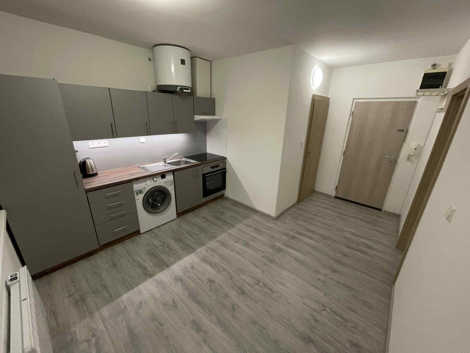 Pronájem bytu 1+1 33 m², Nádražní, Hrušovany nad Jevišovkou, Jihomoravský kraj Pronájem bytu 1+1 33 m², Nádražní, Hrušovany nad Jevišovkou, Jihomoravský kraj