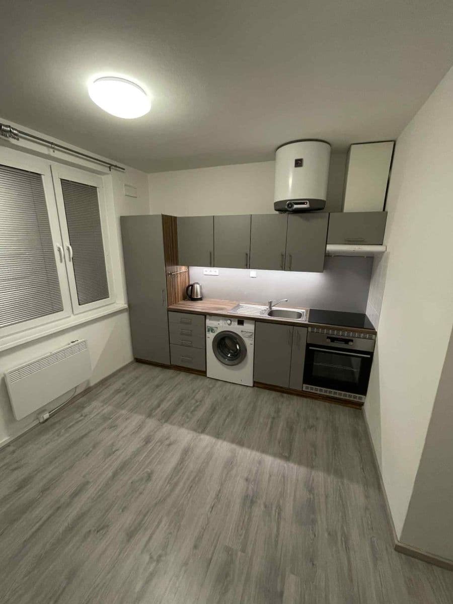 Pronájem bytu 1+1 33 m², Nádražní, Hrušovany nad Jevišovkou, Jihomoravský kraj Pronájem bytu 1+1 33 m², Nádražní, Hrušovany nad Jevišovkou, Jihomoravský kraj