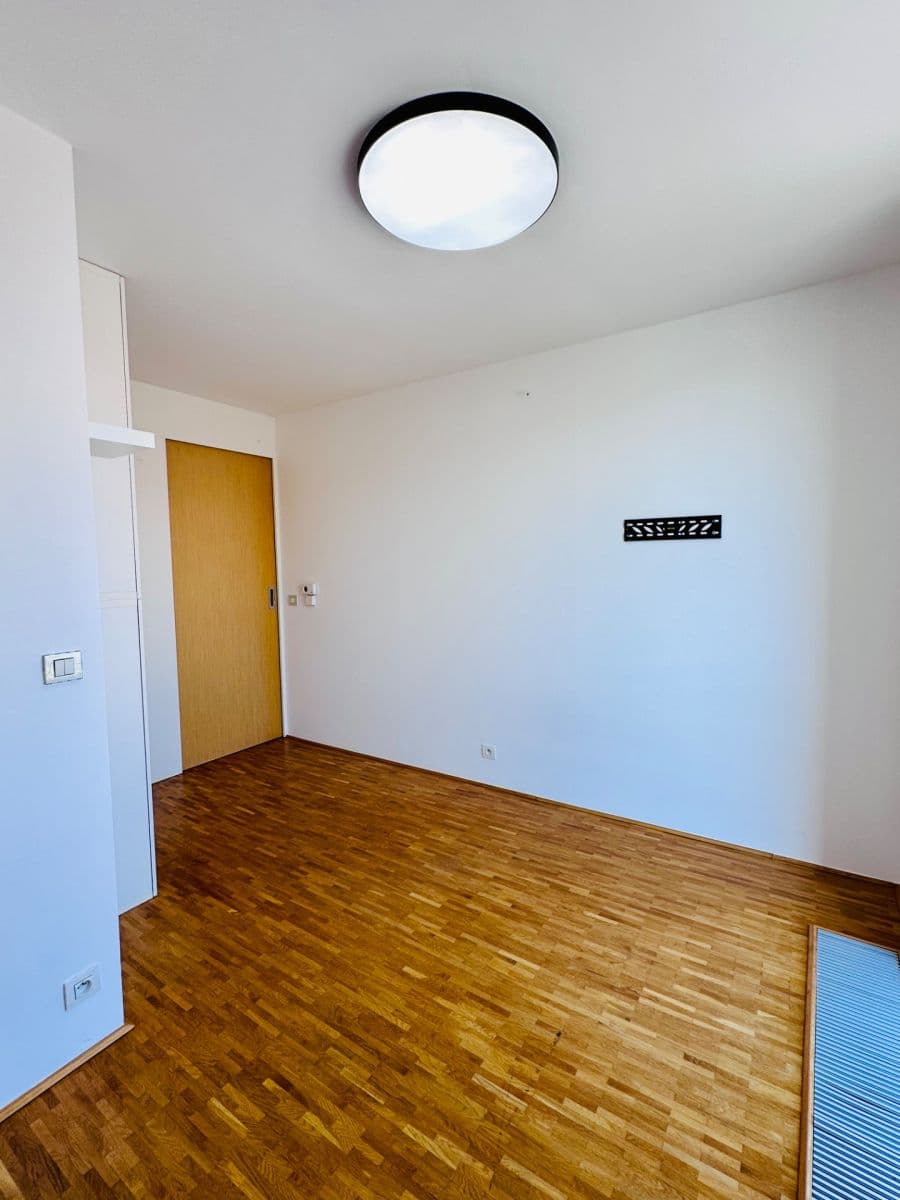 Pronájem bytu 3+kk 77 m², Pod Hliništěm, Praha, Praha Pronájem bytu 3+kk 77 m², Pod Hliništěm, Praha, Praha