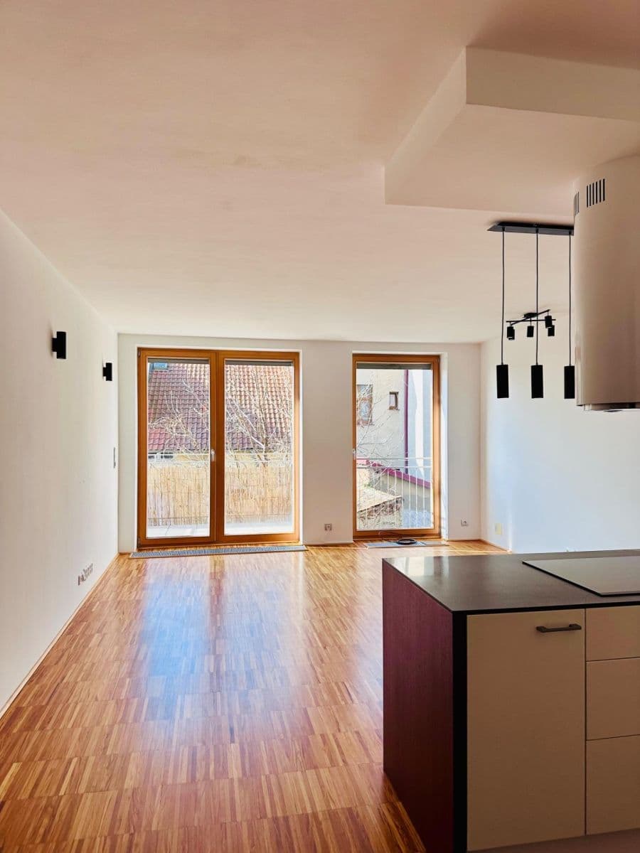 Pronájem bytu 3+kk 77 m², Pod Hliništěm, Praha, Praha Pronájem bytu 3+kk 77 m², Pod Hliništěm, Praha, Praha