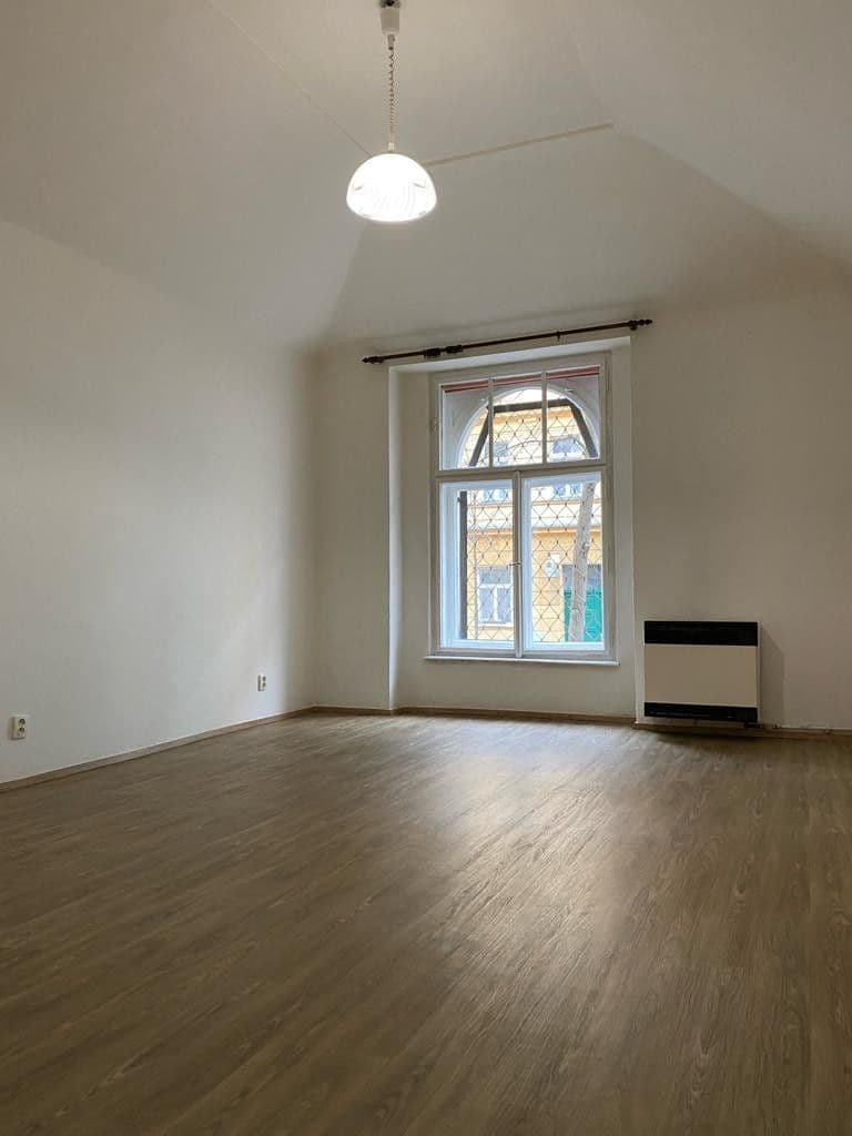Pronájem bytu 1+1 35 m², Velehradská, Praha, Praha Pronájem bytu 1+1 35 m², Velehradská, Praha, Praha