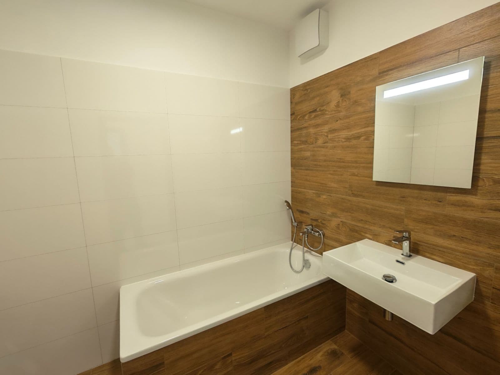 Pronájem bytu 2+kk 56 m², Topolová, Olomouc, Olomoucký kraj Pronájem bytu 2+kk 56 m², Topolová, Olomouc, Olomoucký kraj