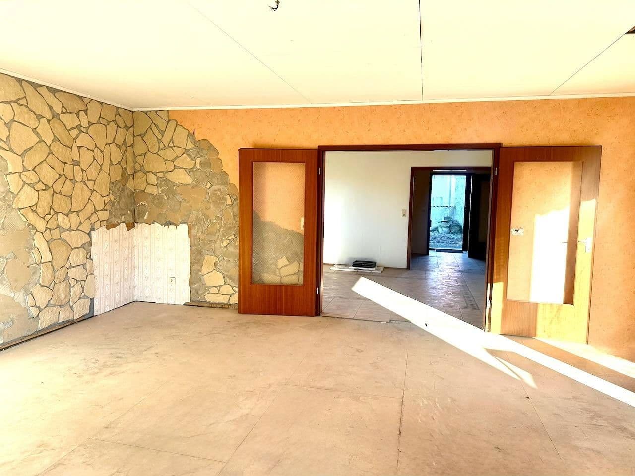 Prodej domu 149 m², pozemek 747 m², Rathausstraße 48a, Giesen, Dolní Sasko Prodej domu 149 m², pozemek 747 m², Rathausstraße 48a, Giesen, Dolní Sasko