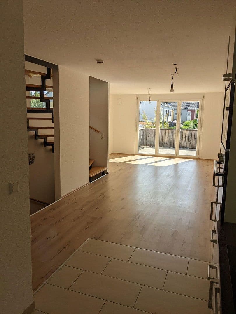 Prodej domu 144 m², pozemek 150 m², Flein, Bádensko-Württembersko Prodej domu 144 m², pozemek 150 m², Flein, Bádensko-Württembersko
