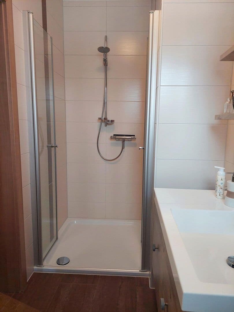 Prodej domu 170 m², pozemek 749 m², Laurentiusstraße 1, Oberlangen, Dolní Sasko Prodej domu 170 m², pozemek 749 m², Laurentiusstraße 1, Oberlangen, Dolní Sasko