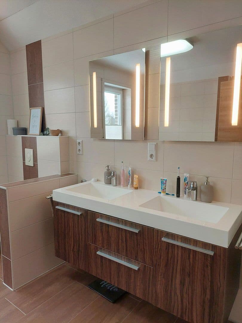 Prodej domu 170 m², pozemek 749 m², Laurentiusstraße 1, Oberlangen, Dolní Sasko Prodej domu 170 m², pozemek 749 m², Laurentiusstraße 1, Oberlangen, Dolní Sasko