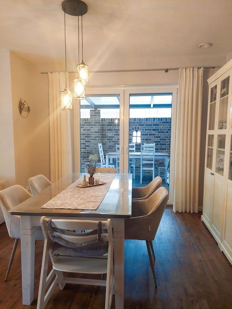 Prodej domu 170 m², pozemek 749 m², Laurentiusstraße 1, Oberlangen, Dolní Sasko Prodej domu 170 m², pozemek 749 m², Laurentiusstraße 1, Oberlangen, Dolní Sasko