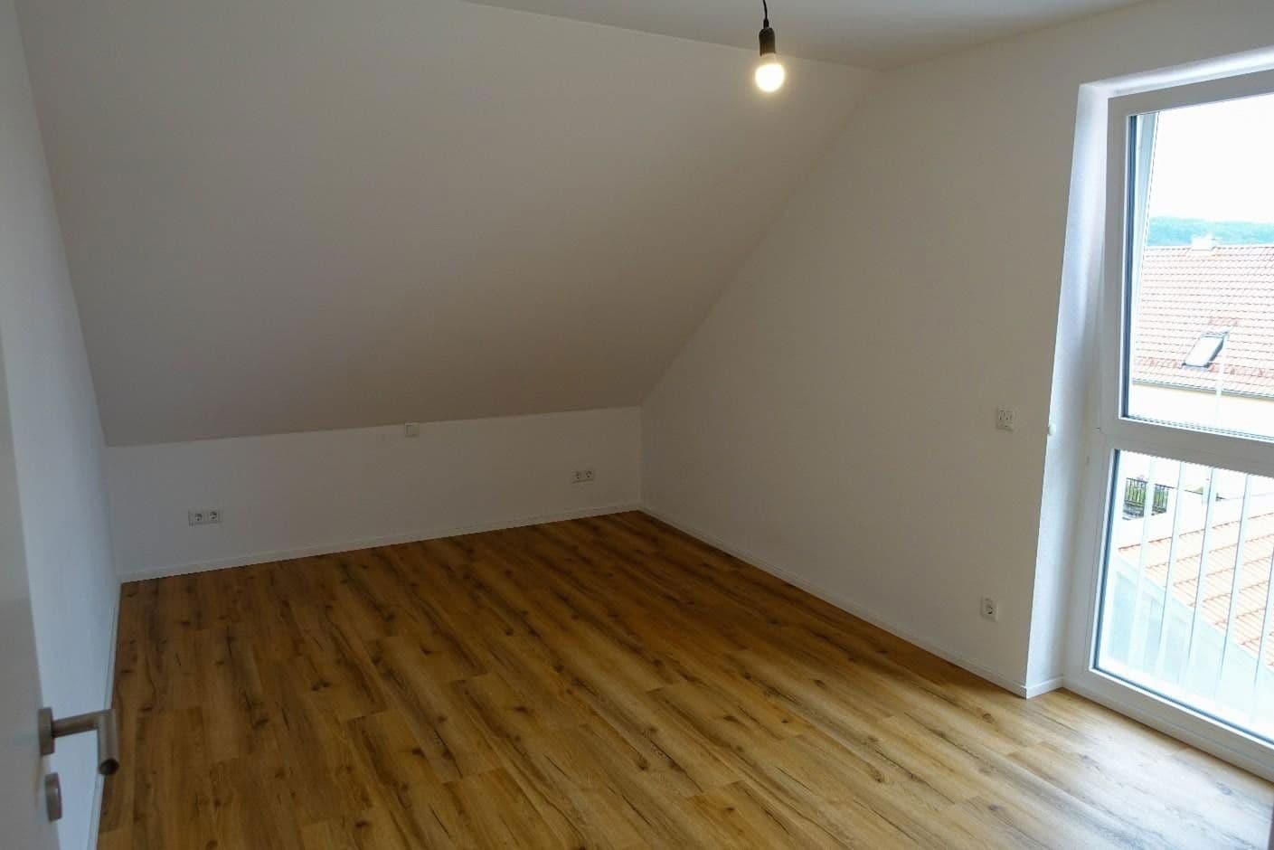 Prodej domu 287 m², pozemek 717 m², Neumarkt in der Oberpfalz, Bavorsko Prodej domu 287 m², pozemek 717 m², Neumarkt in der Oberpfalz, Bavorsko