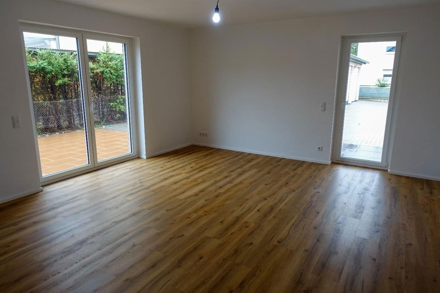 Prodej domu 287 m², pozemek 717 m², Neumarkt in der Oberpfalz, Bavorsko Prodej domu 287 m², pozemek 717 m², Neumarkt in der Oberpfalz, Bavorsko