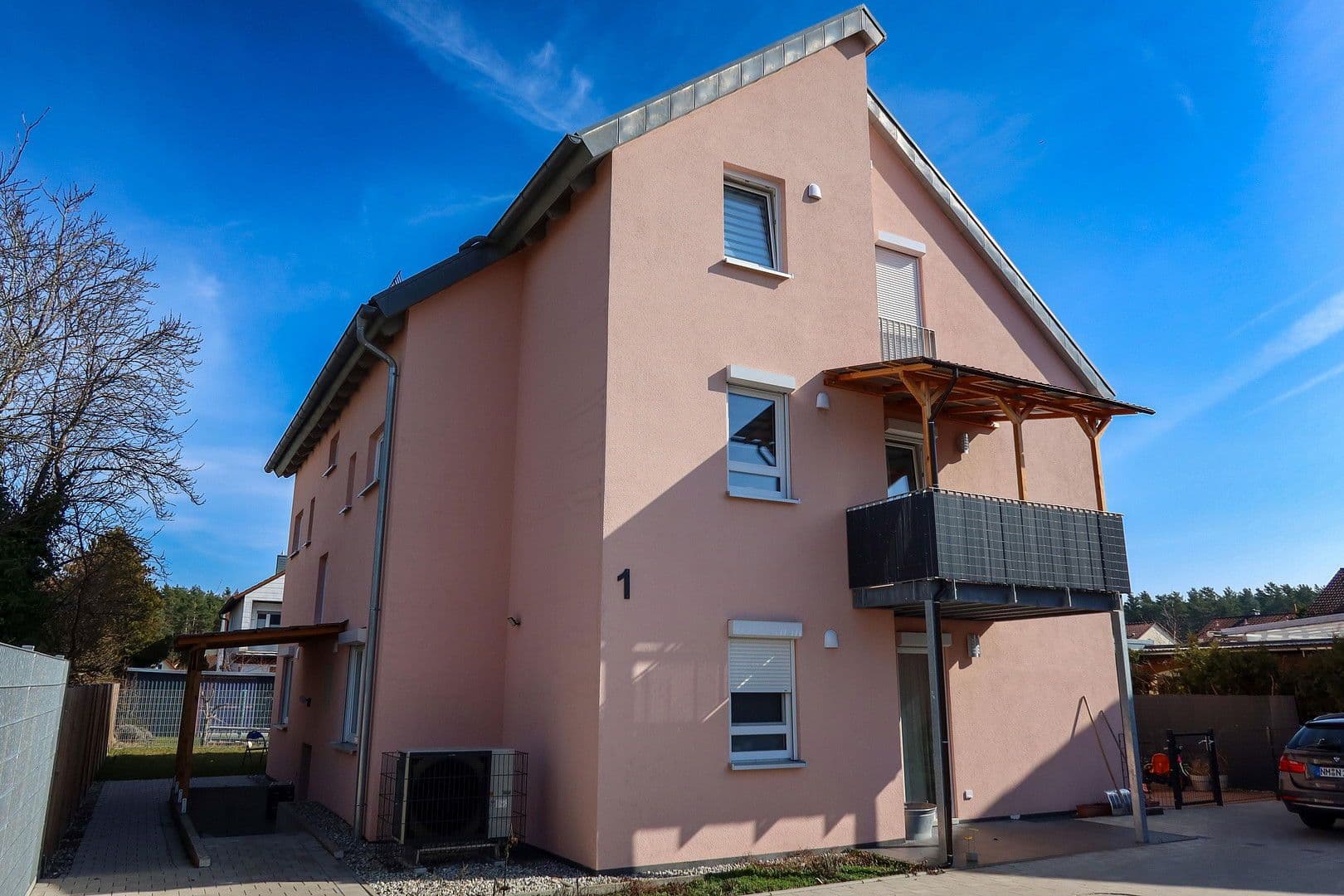 Prodej domu 287 m², pozemek 717 m², Neumarkt in der Oberpfalz, Bavorsko Prodej domu 287 m², pozemek 717 m², Neumarkt in der Oberpfalz, Bavorsko