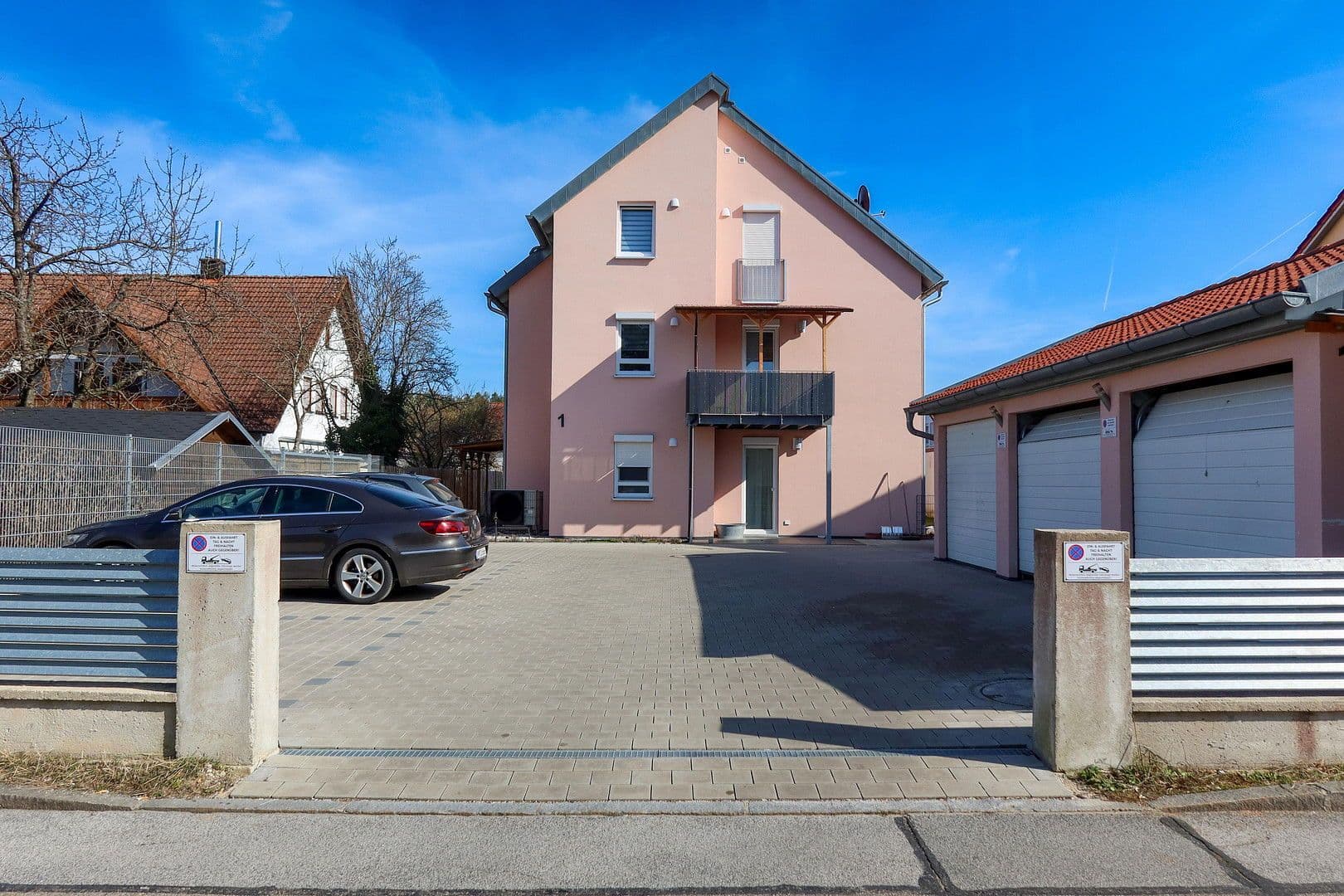 Prodej domu 287 m², pozemek 717 m², Neumarkt in der Oberpfalz, Bavorsko Prodej domu 287 m², pozemek 717 m², Neumarkt in der Oberpfalz, Bavorsko