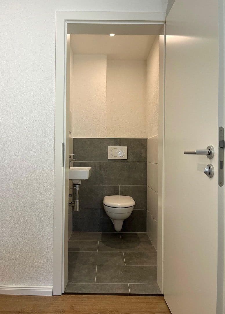 Pronájem bytu 4+1 105 m², Lessingstrasse 1, Singen (Hohentwiel), Bádensko-Württembersko Pronájem bytu 4+1 105 m², Lessingstrasse 1, Singen (Hohentwiel), Bádensko-Württembersko