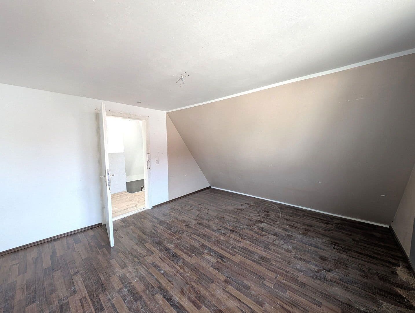 Prodej domu 106 m², pozemek 124 m², Kapellstraße 36, Heidenheim an der Brenz, Bádensko-Württembersko Prodej domu 106 m², pozemek 124 m², Kapellstraße 36, Heidenheim an der Brenz, Bádensko-Württembersko