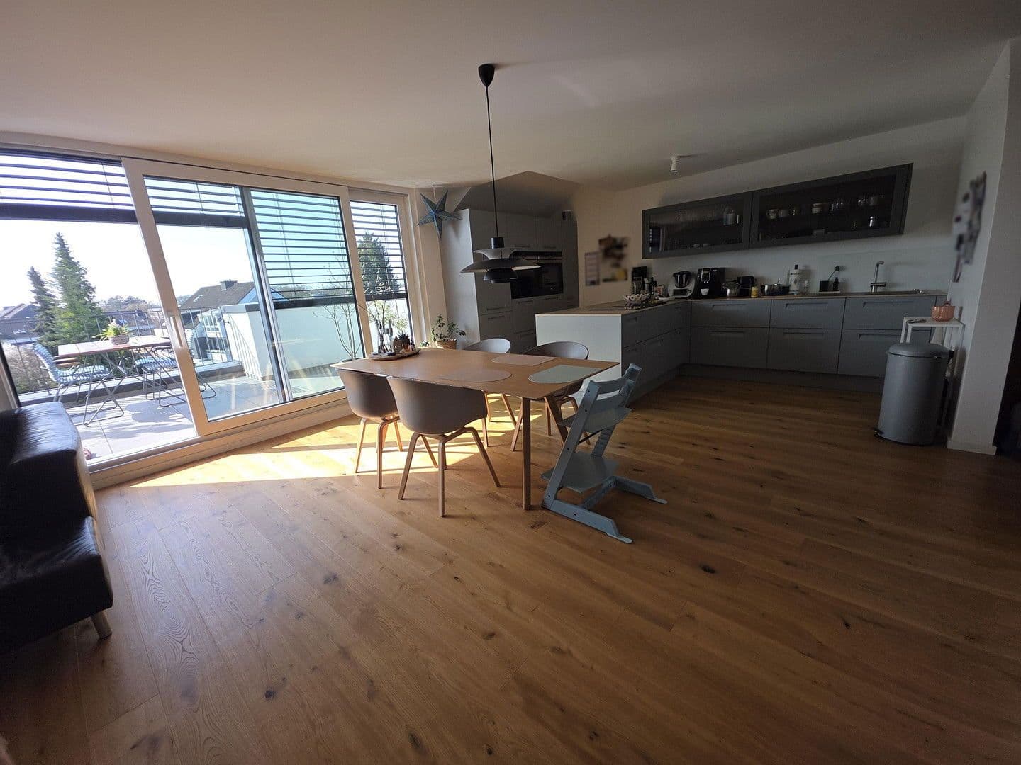 Pronájem bytu 4+1 135 m², Hilden, Severní Porýní-Vestfálsko Pronájem bytu 4+1 135 m², Hilden, Severní Porýní-Vestfálsko