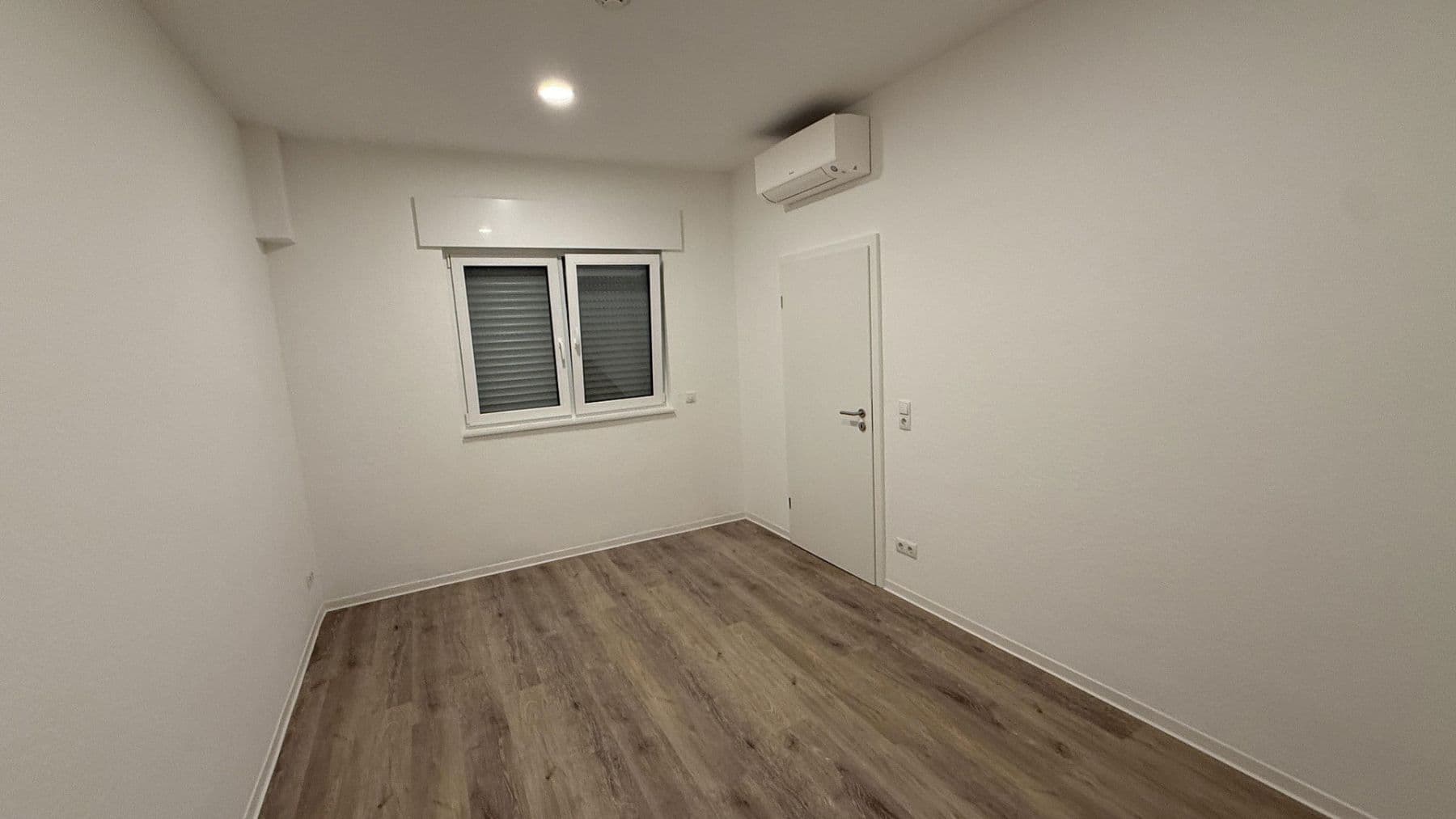 Pronájem bytu 5+1 117 m², Andernach, Porýní-Falc Pronájem bytu 5+1 117 m², Andernach, Porýní-Falc