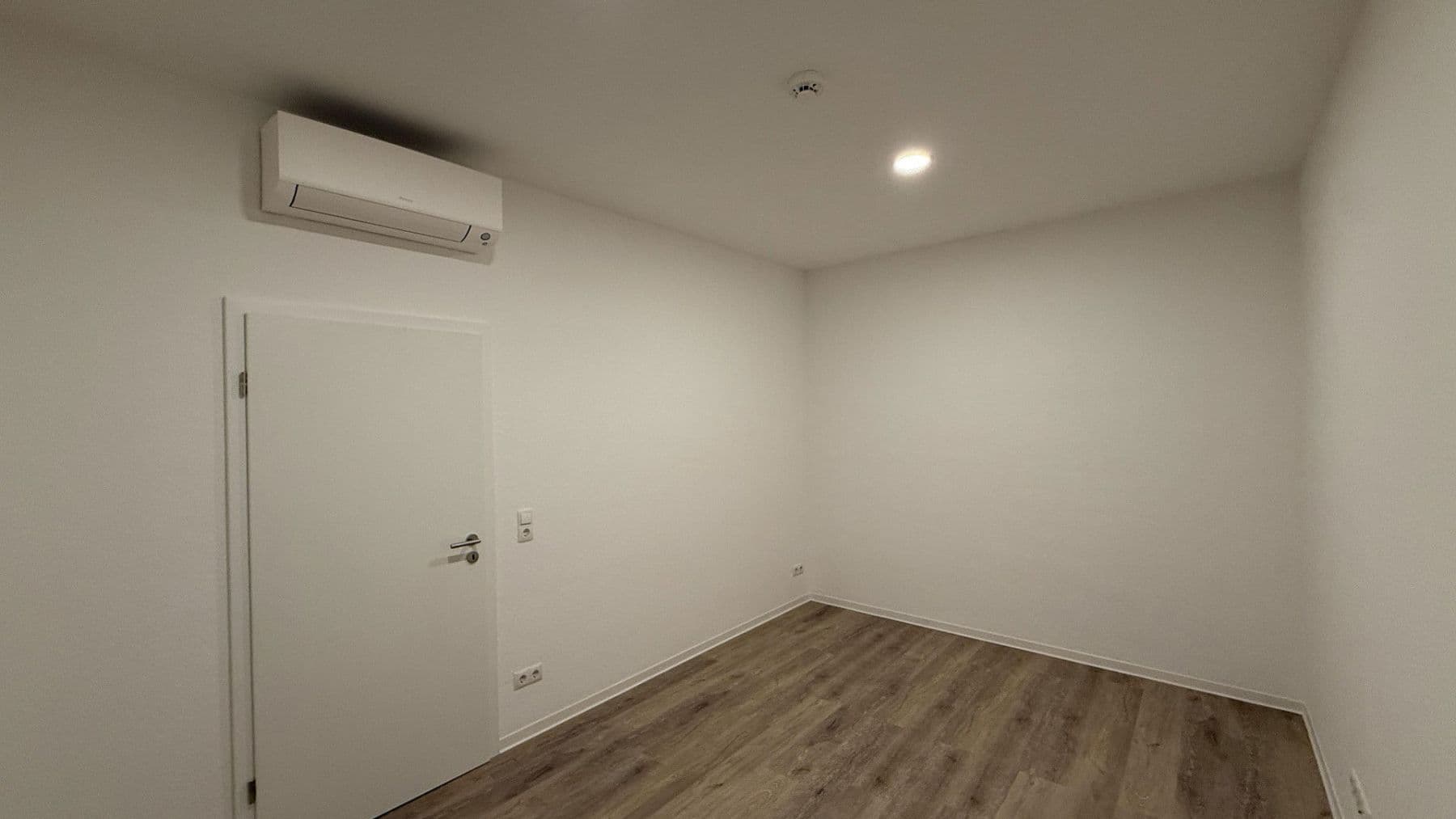 Pronájem bytu 5+1 117 m², Andernach, Porýní-Falc Pronájem bytu 5+1 117 m², Andernach, Porýní-Falc