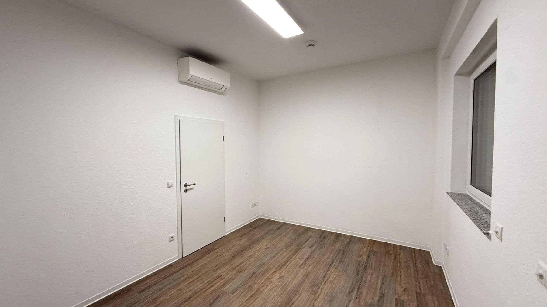 Pronájem bytu 5+1 117 m², Andernach, Porýní-Falc Pronájem bytu 5+1 117 m², Andernach, Porýní-Falc