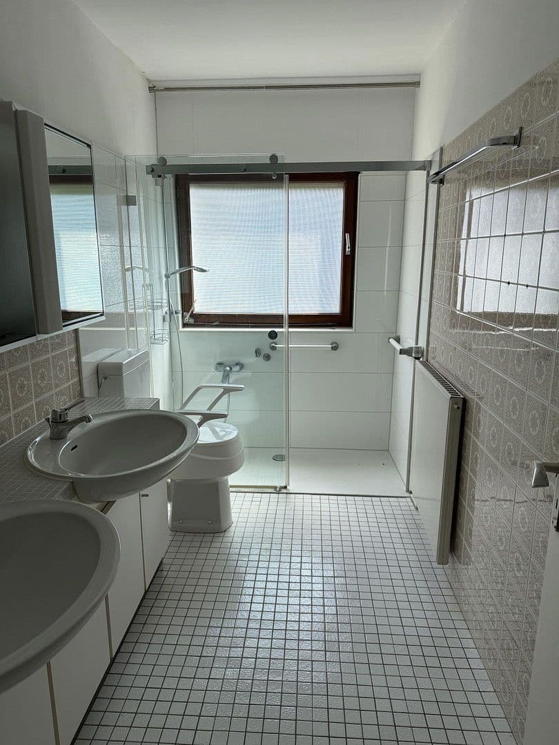 Prodej domu 128 m², pozemek 884 m², Wuppertal, Severní Porýní-Vestfálsko Prodej domu 128 m², pozemek 884 m², Wuppertal, Severní Porýní-Vestfálsko