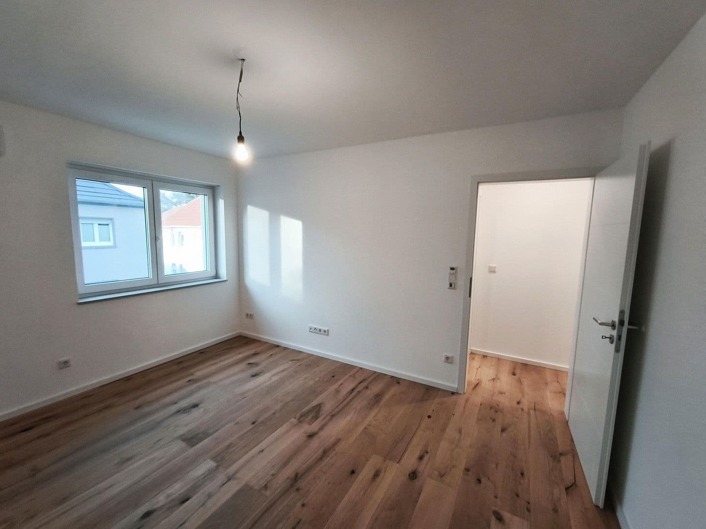 Pronájem bytu 3+1 71 m², Buchrainstraße 49, Frankfurt am Main, Hessen Pronájem bytu 3+1 71 m², Buchrainstraße 49, Frankfurt am Main, Hessen