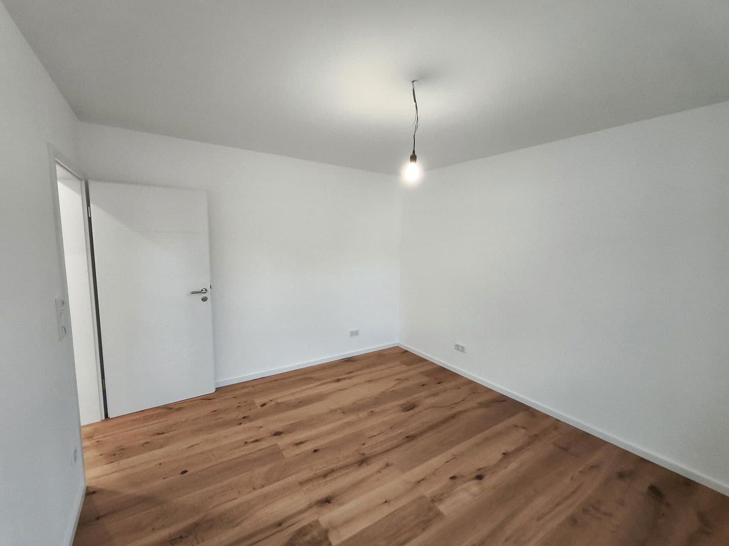 Pronájem bytu 3+1 71 m², Buchrainstraße 49, Frankfurt am Main, Hessen Pronájem bytu 3+1 71 m², Buchrainstraße 49, Frankfurt am Main, Hessen