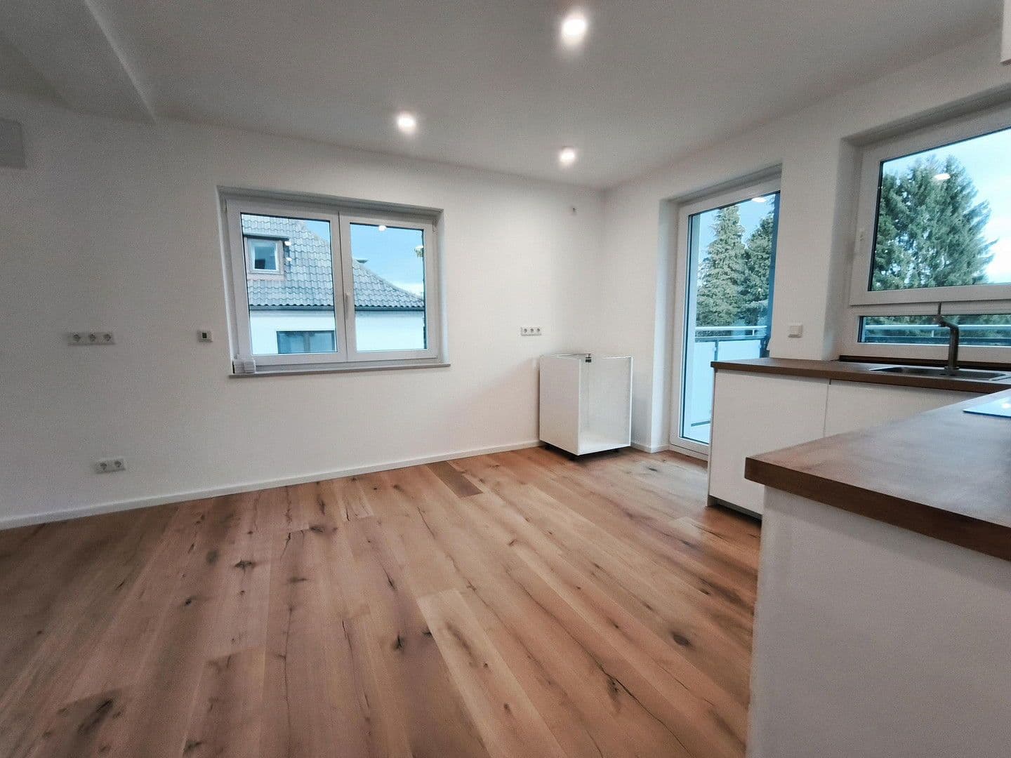 Pronájem bytu 3+1 71 m², Buchrainstraße 49, Frankfurt am Main, Hessen Pronájem bytu 3+1 71 m², Buchrainstraße 49, Frankfurt am Main, Hessen