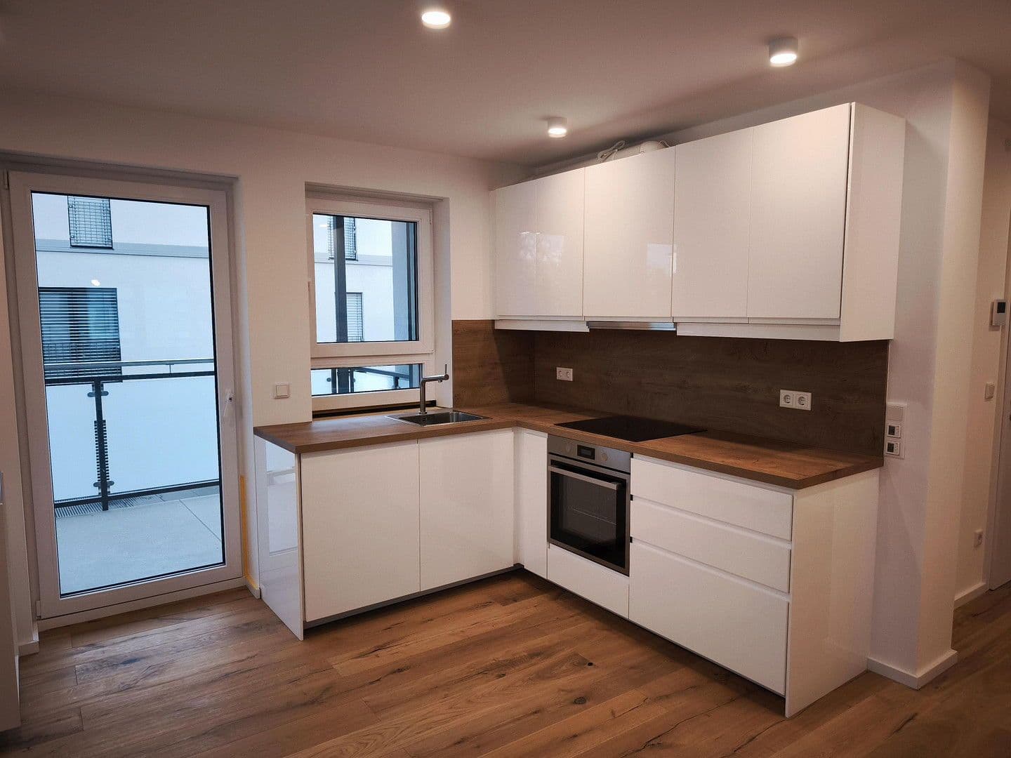 Pronájem bytu 3+1 71 m², Buchrainstraße 49, Frankfurt am Main, Hessen Pronájem bytu 3+1 71 m², Buchrainstraße 49, Frankfurt am Main, Hessen