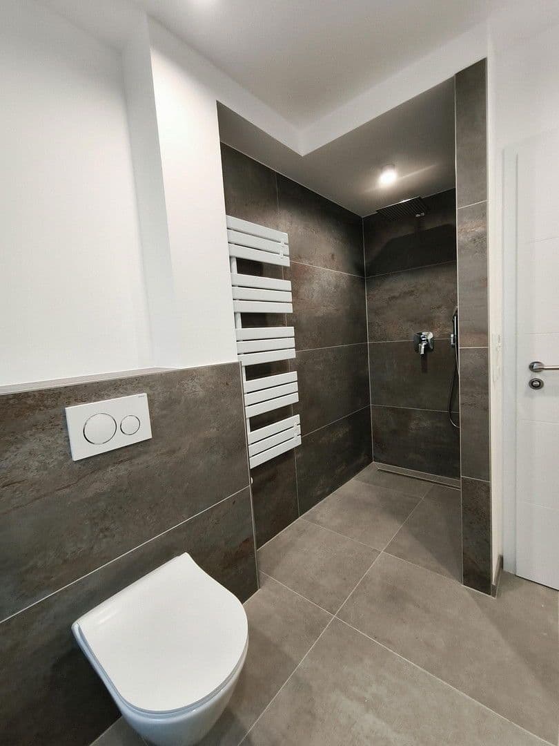 Pronájem bytu 3+1 71 m², Buchrainstraße 49, Frankfurt am Main, Hessen Pronájem bytu 3+1 71 m², Buchrainstraße 49, Frankfurt am Main, Hessen