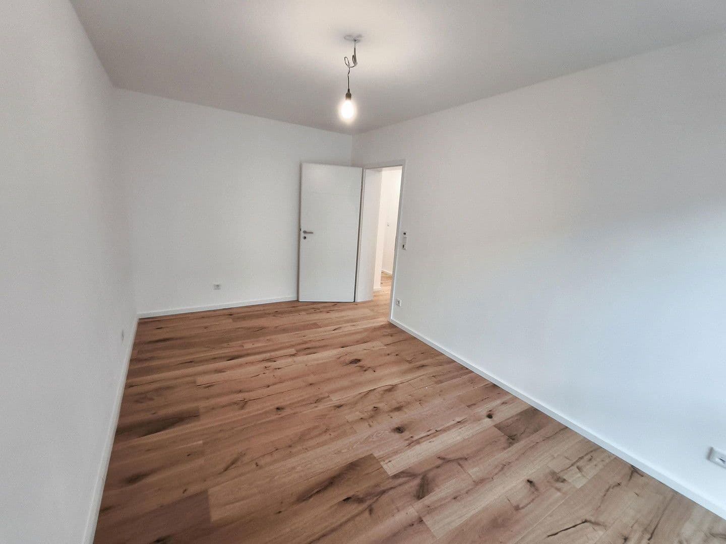 Pronájem bytu 3+1 71 m², Buchrainstraße 49, Frankfurt am Main, Hessen Pronájem bytu 3+1 71 m², Buchrainstraße 49, Frankfurt am Main, Hessen