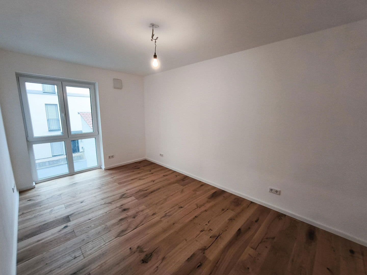 Pronájem bytu 3+1 71 m², Buchrainstraße 49, Frankfurt am Main, Hessen Pronájem bytu 3+1 71 m², Buchrainstraße 49, Frankfurt am Main, Hessen
