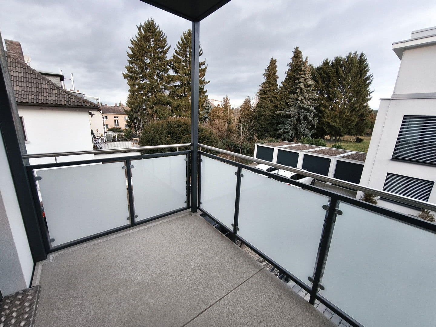 Pronájem bytu 3+1 71 m², Buchrainstraße 49, Frankfurt am Main, Hessen Pronájem bytu 3+1 71 m², Buchrainstraße 49, Frankfurt am Main, Hessen