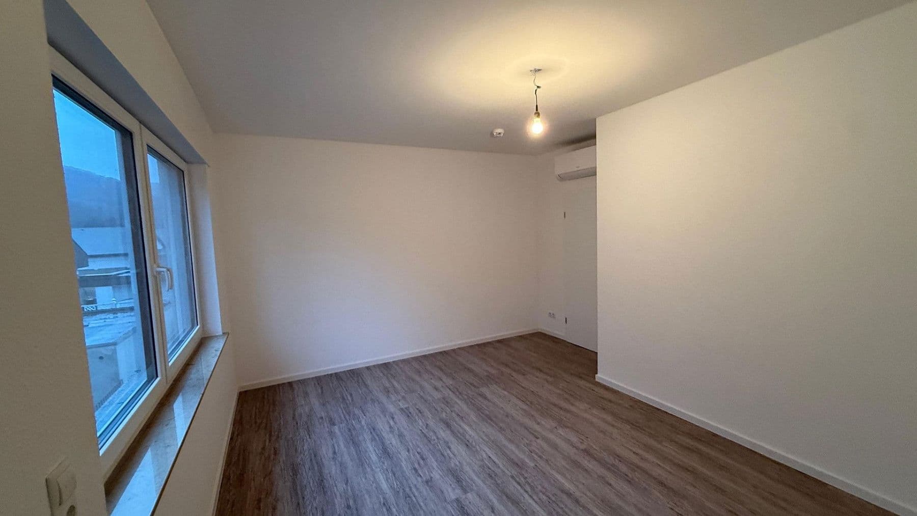 Pronájem bytu 3+1 102 m², Andernach, Porýní-Falc Pronájem bytu 3+1 102 m², Andernach, Porýní-Falc