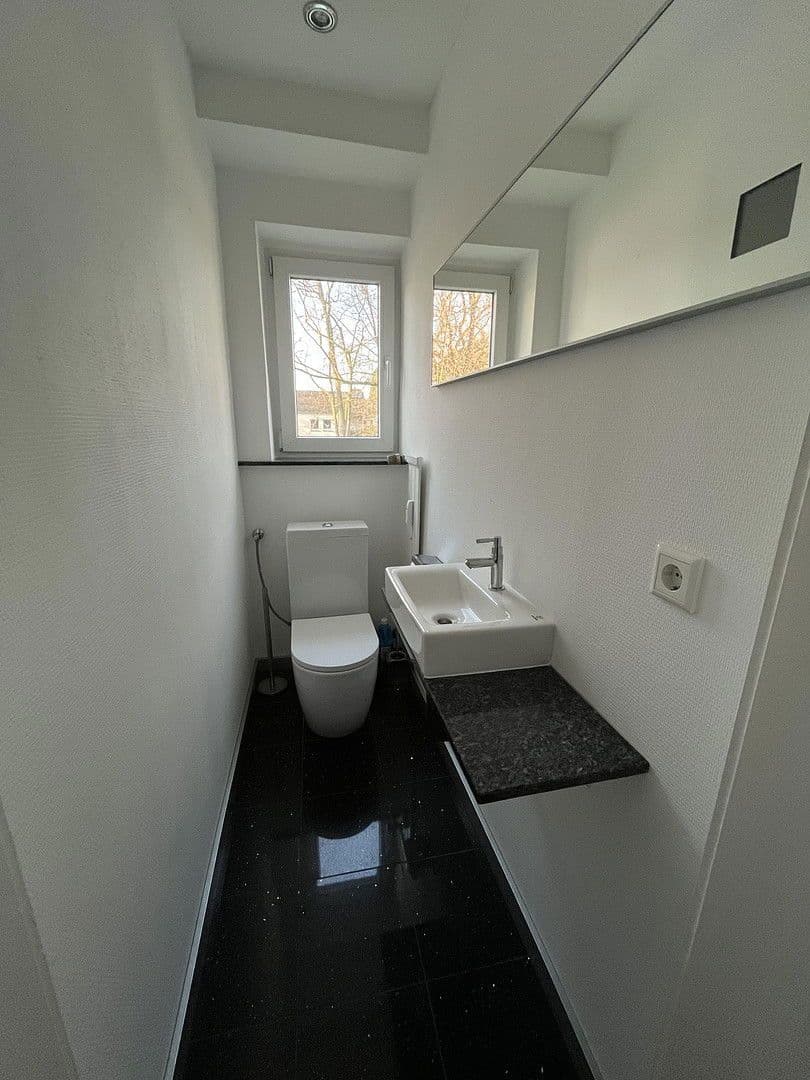 Pronájem bytu 2+1 75 m², Krefeld, Severní Porýní-Vestfálsko Pronájem bytu 2+1 75 m², Krefeld, Severní Porýní-Vestfálsko