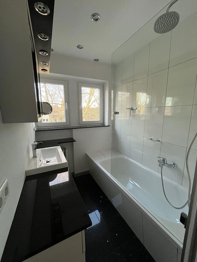 Pronájem bytu 2+1 75 m², Krefeld, Severní Porýní-Vestfálsko Pronájem bytu 2+1 75 m², Krefeld, Severní Porýní-Vestfálsko